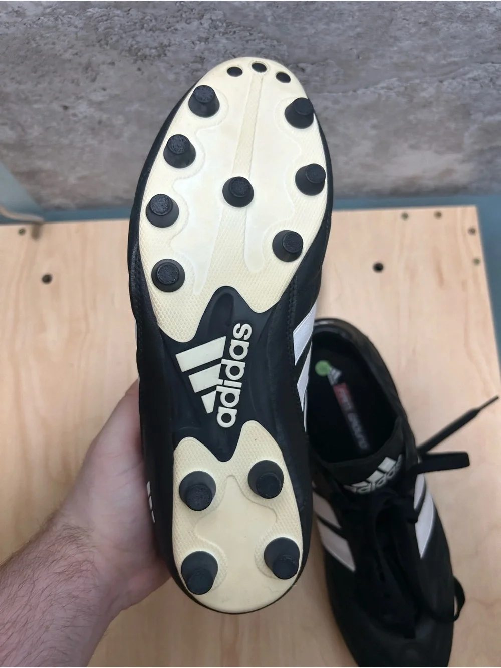 vintage Adidas soccer cleats men’s size 9.5